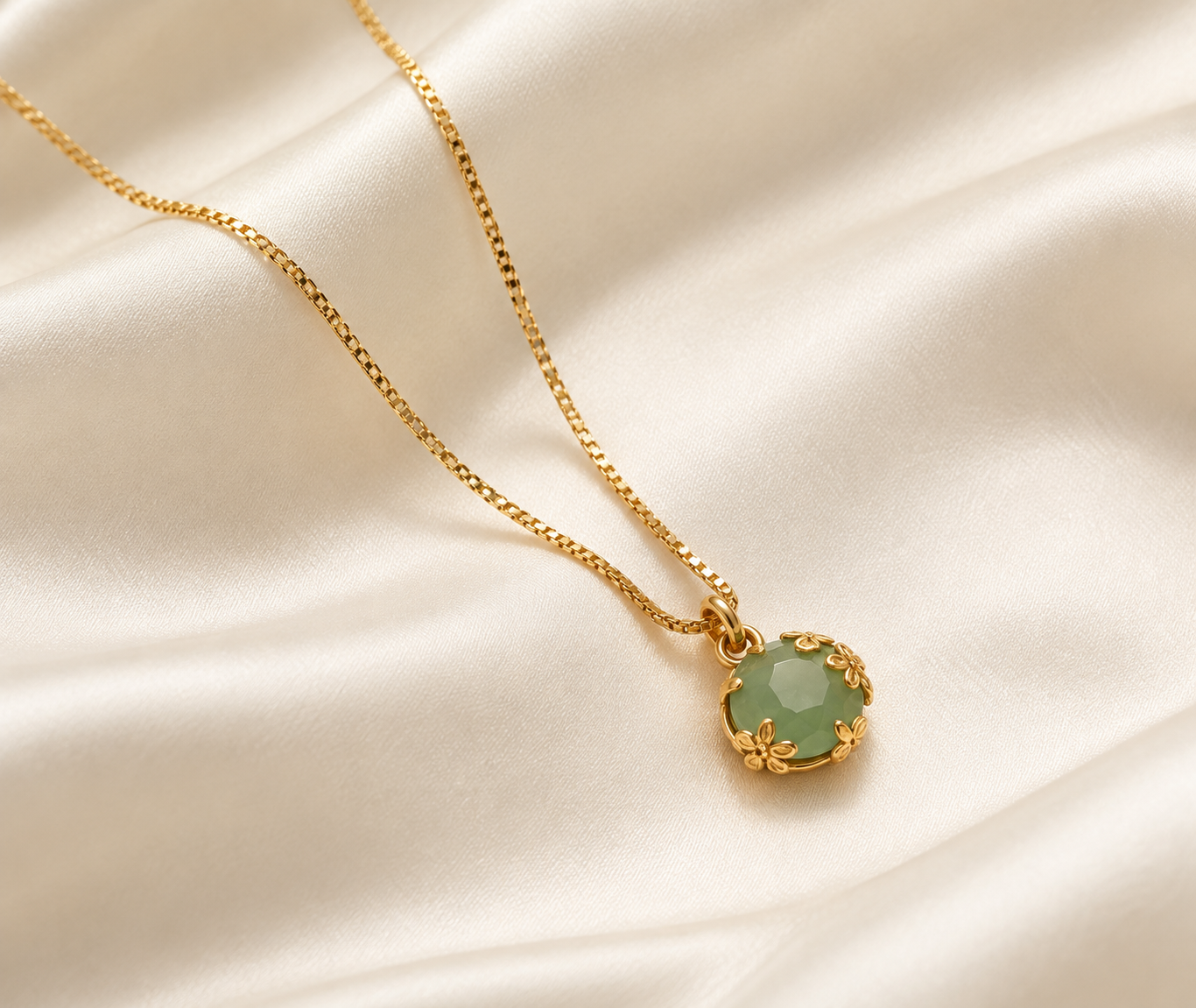 Green Floral Pendant Necklace